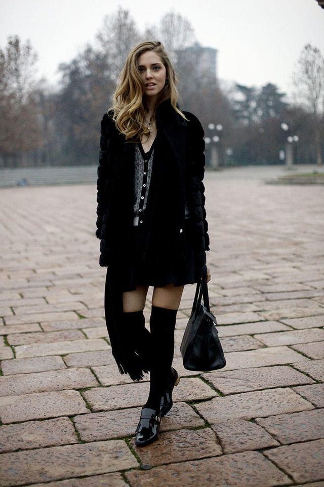 รูปภาพ:http://glamradar.com/wp-content/uploads/2015/11/2.-black-outfit-with-socks-and-heels.jpg
