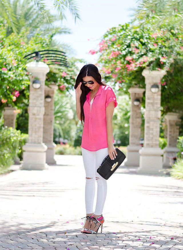 รูปภาพ:http://newfashioncraze.com/wp-content/uploads/2016/04/summer-outfit-idea-bright-pink-and-white-ripped-jeans-with-heels-3.jpg