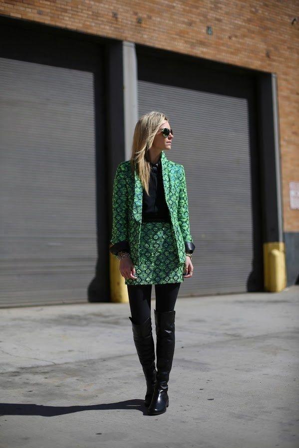 รูปภาพ:http://glamradar.com/wp-content/uploads/2015/12/4.-matching-blouse-and-skirt-with-rain-boots.jpg