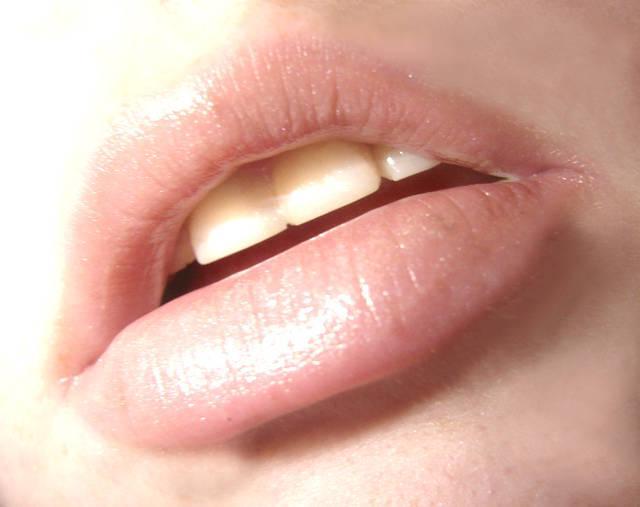 รูปภาพ:http://www.bestbeauty-tips.com/wp-content/uploads/2011/04/personalize-lip-gloss.jpg