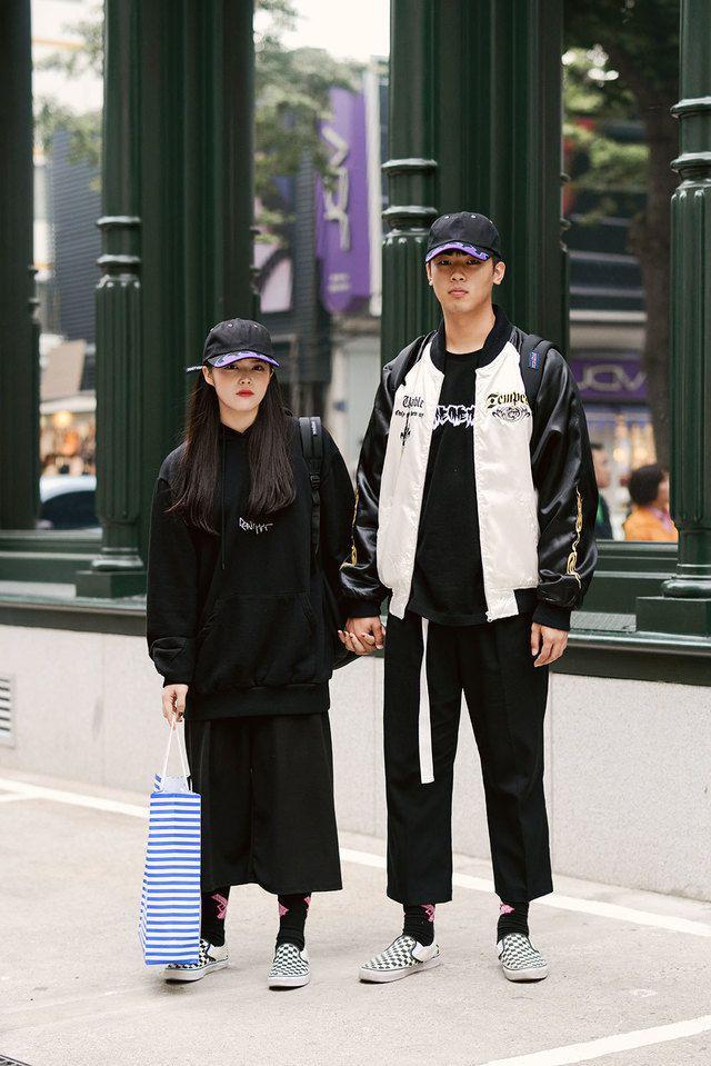 รูปภาพ:http://d2xosoyzehxi5w.cloudfront.net/wp-content/uploads/2015/10/4b-exclusive-korea-seoul-street-style-vol-25-couple-fashion.jpg