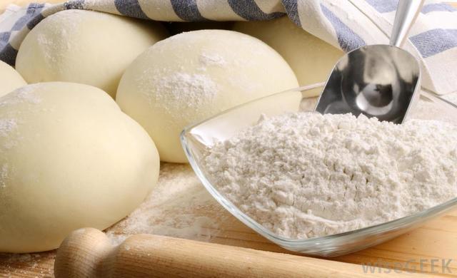 รูปภาพ:http://images.wisegeek.com/bowl-of-flour-next-to-rolls.jpg
