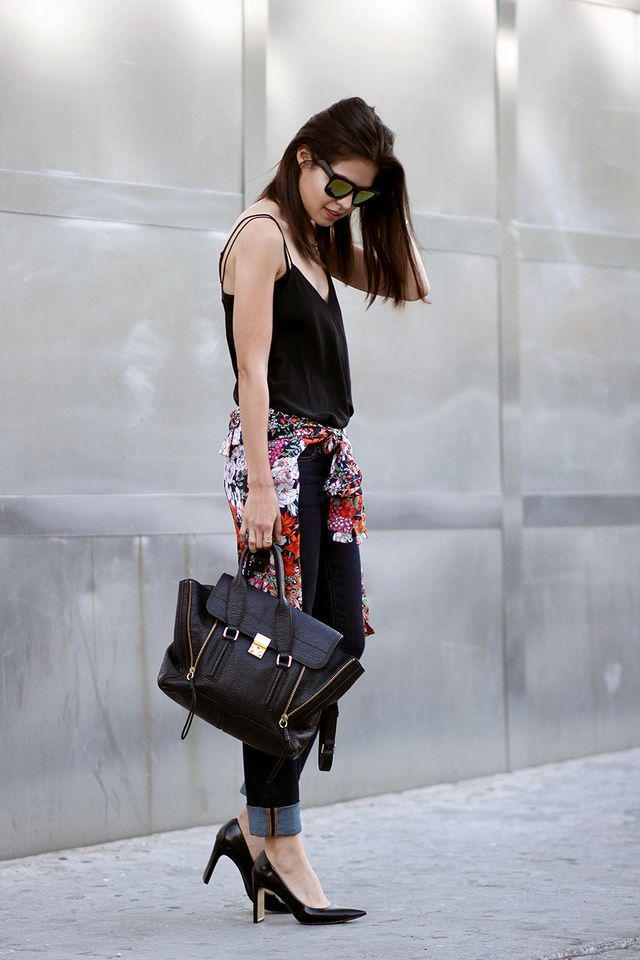 รูปภาพ:http://fake-leather.com/wp-content/uploads/2014/08/06-floral-shirt-camisole-silk-cami-nyc-gap-jeans-coach-samie-heels-phillip-lim-pashli-ootd.jpg