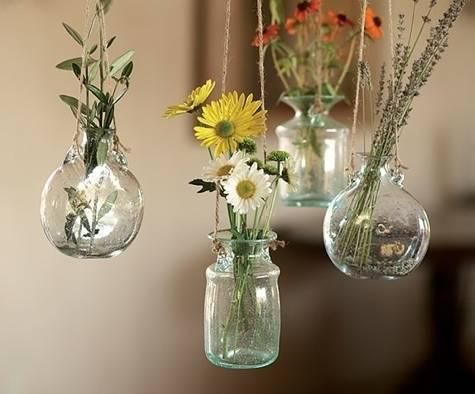 รูปภาพ:http://fiftieswedding.com/blog/wp-content/uploads/2011/01/Flowers-in-jars.jpg