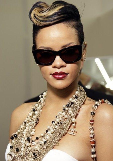 รูปภาพ:http://classic-hairstyles.com/wp-content/uploads/2015/09/Rihanna-retro-pompadour-hairstyle-2016-450x642.jpg