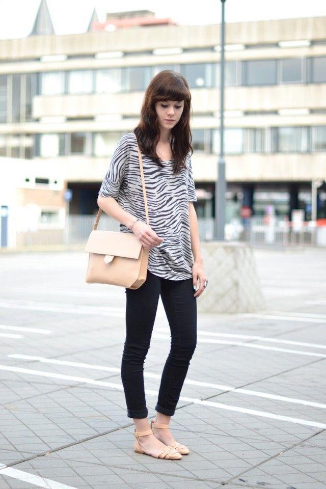 รูปภาพ:http://glamradar.com/wp-content/uploads/2016/04/4.-zebra-print-blouse.jpg