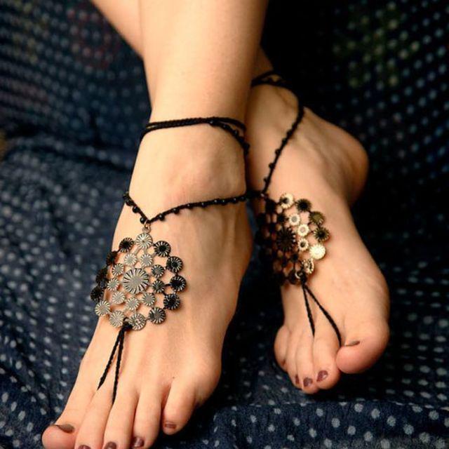 ภาพประกอบบทความ แฟชั่น 6 Barefoot Sandals Style สร้อยข้อเท้าแบบมีสไตล์