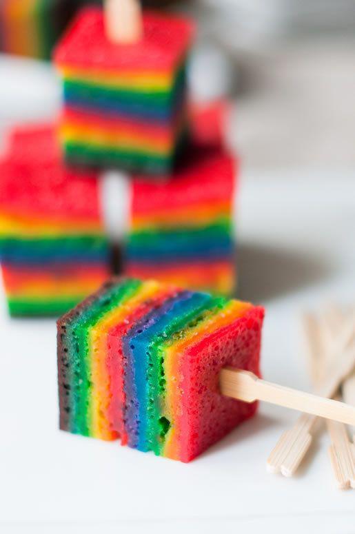 รูปภาพ:http://hungryrabbitnyc.com/wp-content/uploads/2012/06/cake_rainbow_finale.jpg