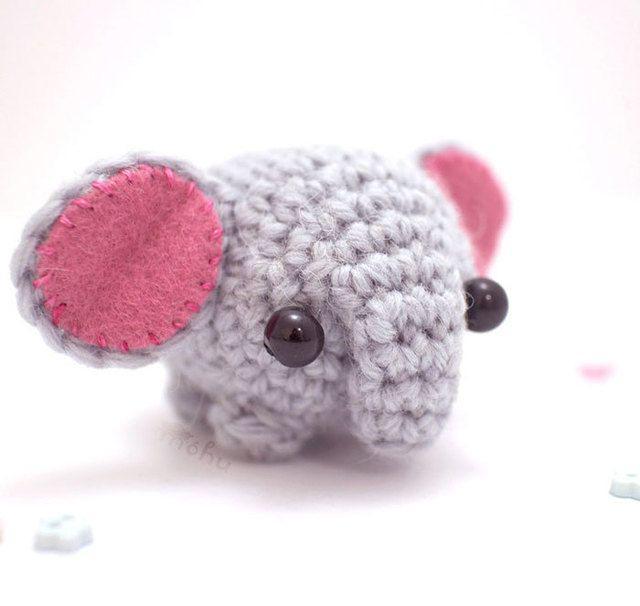 รูปภาพ:http://static.boredpanda.com/blog/wp-content/uploads/2016/08/miniature-crochet-animals-woolly-mogu-67.jpg