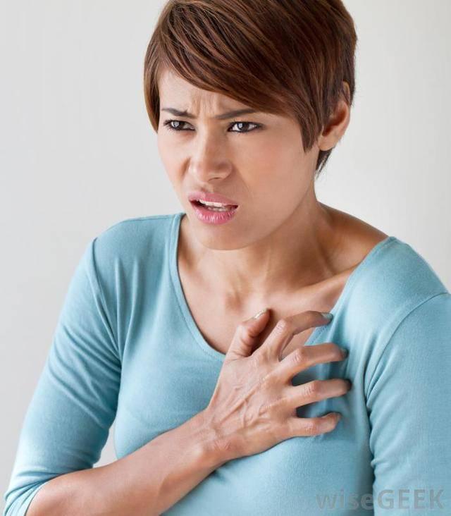 รูปภาพ:http://images.wisegeek.com/woman-in-blue-shirt-with-chest-pain.jpg