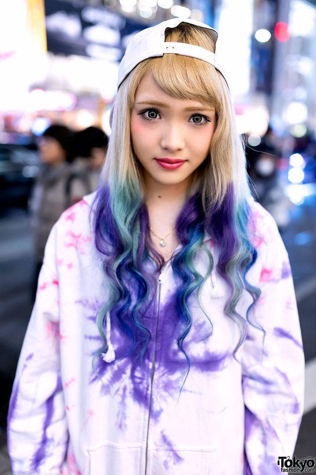 รูปภาพ:http://omgcolors.com/wp-content/uploads/2016/06/tie-dye-hair-color-trend-2017.jpg