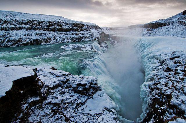 รูปภาพ:http://www.lovethesepics.com/wp-content/uploads/2013/04/Iceland-waterfall-Golden-Falls-Gullfoss-and-chasm-in-early-March.jpg