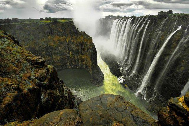 รูปภาพ:http://www.placestoseeinyourlifetime.com/wp-content/uploads/2013/01/victoria-falls-740x494.jpg