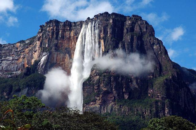 รูปภาพ:http://travelercorner.com/wp-content/uploads/2016/02/Amazing-Angel-Falls.jpg