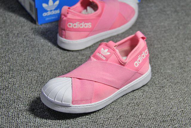 รูปภาพ:http://www.supraoutlet.com/images/adidas_Superstar_Kids_Shoes/Adidas-Originals-Superstar-Kids-Pink-Slip-Shoes-Toddler-Little-Kid-363_01.jpg