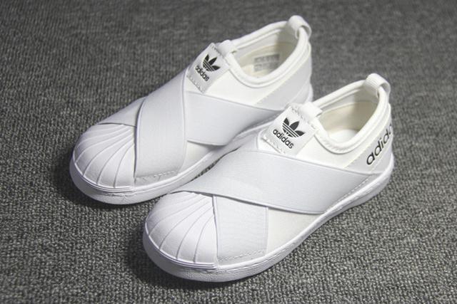 รูปภาพ:http://www.supraoutlet.com/images/adidas_Superstar_Kids_Shoes/Adidas-Originals-Superstar-Kids-White-Slip-Shoes-Toddler-Little-Kid-512.jpg