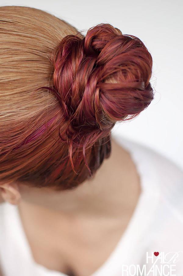 รูปภาพ:http://www.hairromance.com/wp-content/uploads/2014/06/Hair-Romance-wet-hair-styles-the-fishtail-bun.jpg