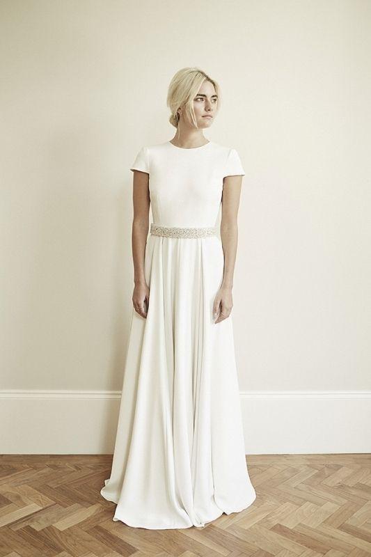 รูปภาพ:http://i.weddingomania.com/minimalist-elegance-of-dresses-by-charlotte-simpson-bridal-9.jpg