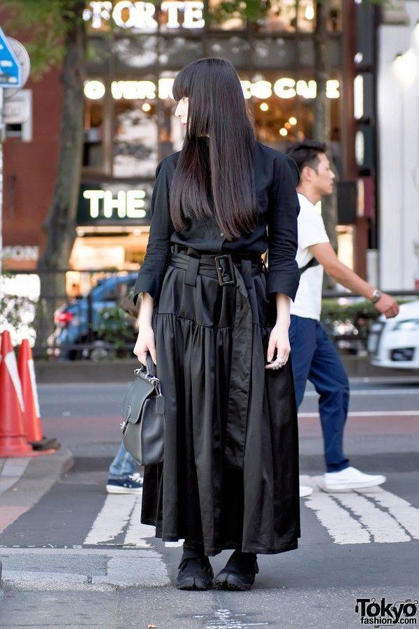 รูปภาพ:http://tokyofashion.com/wp-content/uploads/2016/08/Yohji-Yamamoto-Harajuku-20160706D509553-600x900.jpg