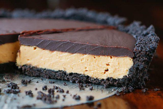 รูปภาพ:http://www.kevinandamanda.com/whatsnew/wp-content/uploads/2015/11/chocolate-peanut-butter-pie-no-cream-cheese-no-cool-whip-14.jpg