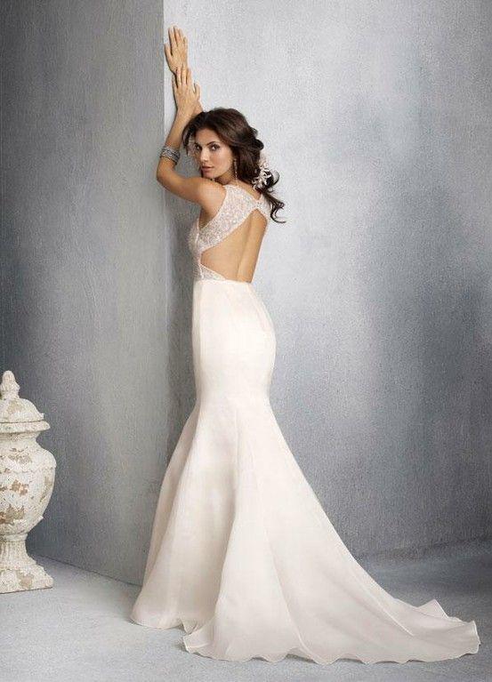 รูปภาพ:http://www.marry2012.com/wp-content/uploads/2012/03/couture-open-back-wedding-dress.jpg