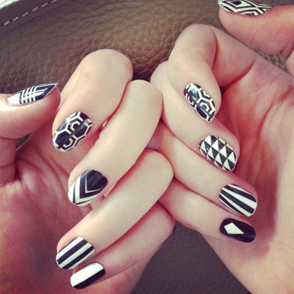 รูปภาพ:http://www.inkyournail.com/wp-content/uploads/2015/06/black-and-white-nail-designs-37.jpg