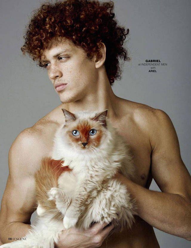 รูปภาพ:https://images.sobadsogood.com/shirtless-models-cuddling-cute-cats-what-could-be-better/3.jpg