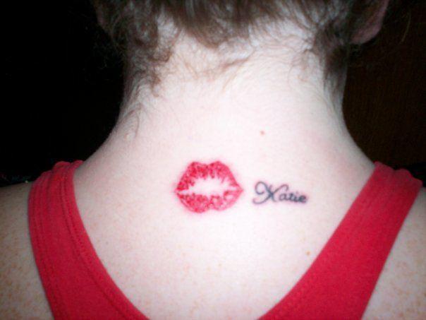 รูปภาพ:http://tattooos.org/wp-content/uploads/2016/01/Lips-Kiss-With-Skull-Print-Tattoo-Design-1.jpg