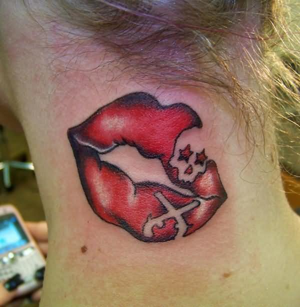 รูปภาพ:http://www.tattooers.net/tattoo/227/tattoo-breast-kiss-lip.jpg