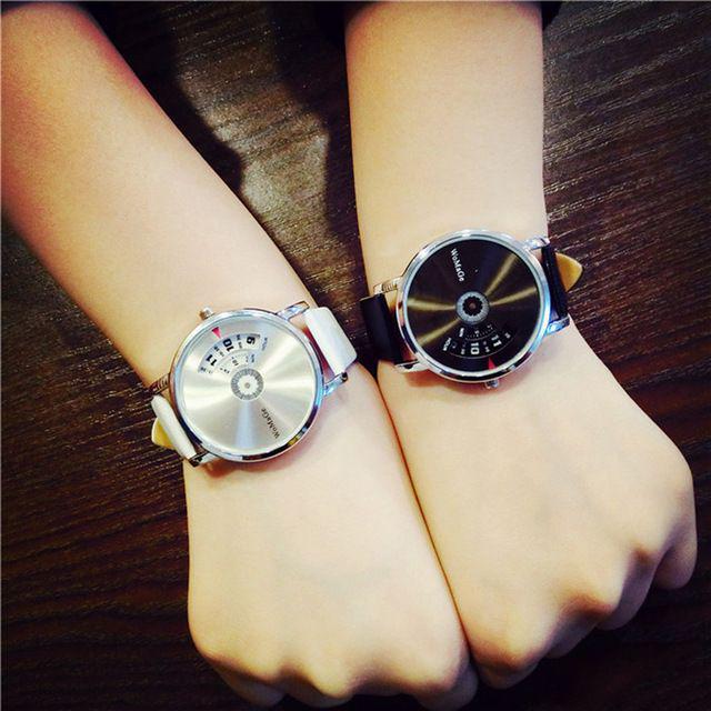 รูปภาพ:http://g04.a.alicdn.com/kf/HTB1QN0INXXXXXcMXVXXq6xXFXXX3/New-Lovers-Watches-Students-Creative-Personality-Korean-Fashion-Simple-Decorative-Couple-Watch-Fashion-wristwatch-relojes-mujer.jpg_640x640.jpg