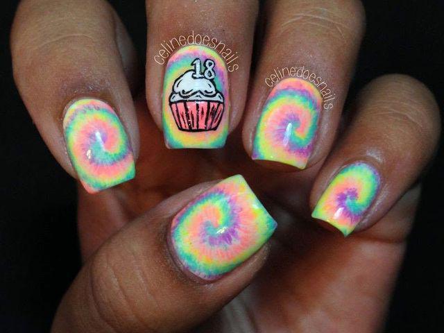 รูปภาพ:https://www.askideas.com/media/75/Multicolored-Spiral-Nail-Art-With-Cupcake-Design-Idea.jpg