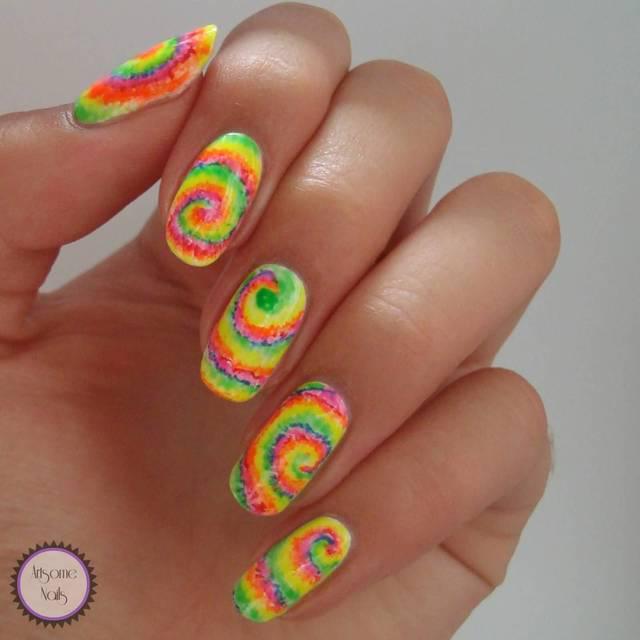 รูปภาพ:https://www.askideas.com/media/75/Rainbow-Spiral-Design-Nail-Art-Idea1.jpg