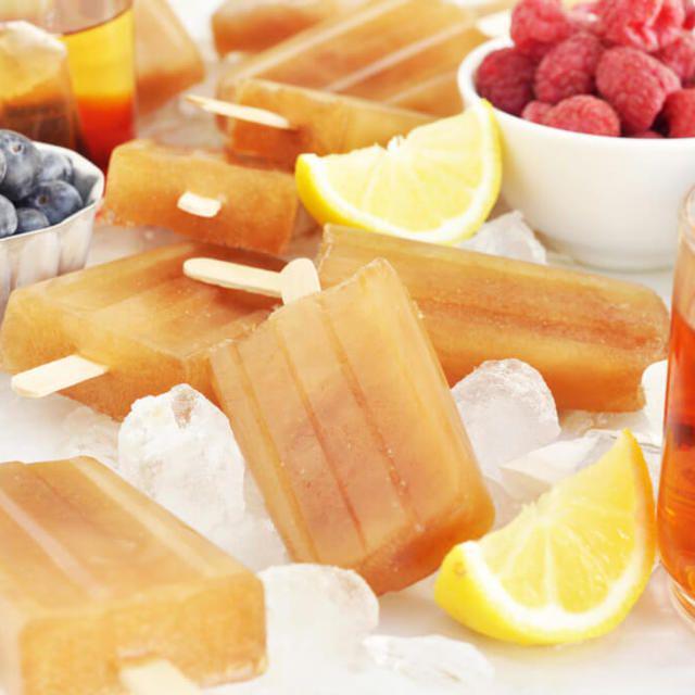 ภาพประกอบบทความ Sweet Tea Popsicles ไอติมแท่งรสชาเย็น ใครกินก็ต้องติดใจ