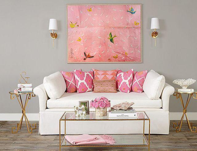 รูปภาพ:http://cdn.decoist.com/wp-content/uploads/2015/12/Pink-can-be-used-as-a-fun-seasonal-color-in-the-modern-living-room.jpg