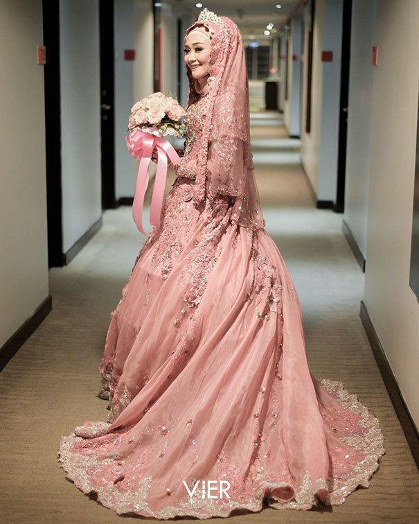 รูปภาพ:http://static.boredpanda.com/blog/wp-content/uploads/2016/09/hijab-bride-muslim-wedding-66-57d69df4589b3__605.jpg