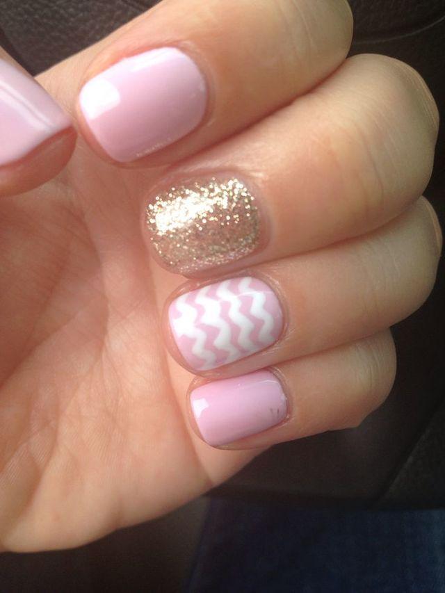 รูปภาพ:http://feedinspiration.com/wp-content/uploads/2015/08/Summer-glitter-pink-chevron-gel-nails.jpg