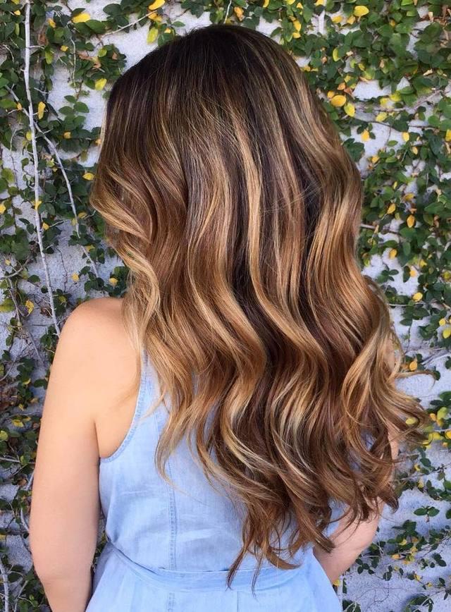 รูปภาพ:http://www.foliver.com/wp-content/uploads/2016/06/15-caramel-balayage-for-dark-brown-hair.jpg