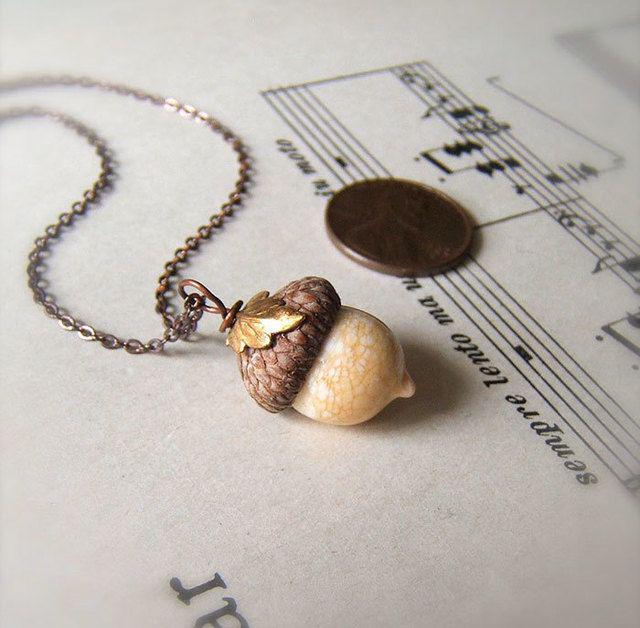 รูปภาพ:http://static.boredpanda.com/blog/wp-content/uploads/2016/09/glass-acorn-jewelry-necklaces-earrings-bullseyebeads-10-1.jpg