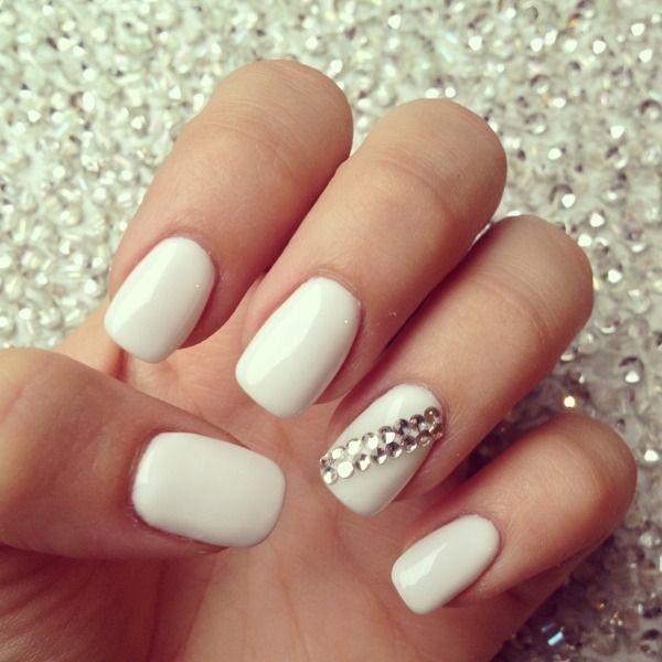 รูปภาพ:http://beautifieddesigns.com/wp-content/uploads/2015/12/best-wedding-nail-polish-color.jpg