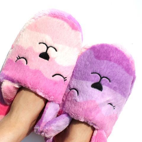 รูปภาพ:https://cdn.shopify.com/s/files/1/0224/1915/products/pink-and-purple-gradient-bunny-rabbit-shaped-slip-on-slippers-for-women-cute_large.jpg?v=1473307819