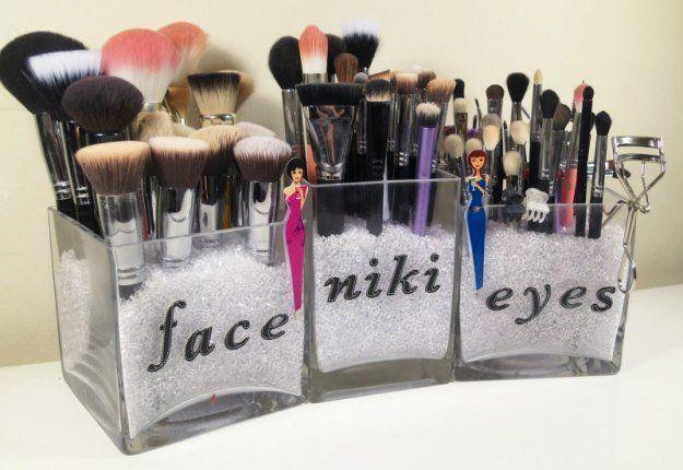 รูปภาพ:http://makeuptutorials.com/wp-content/uploads/2016/07/Makeup-Storage-01-1.jpg