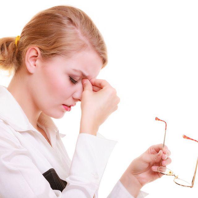ภาพประกอบบทความ เทคนิคการพักสายตาสำหรับสาวๆ ที่อยู่หน้าคอมนานๆ