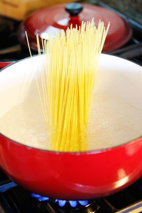 รูปภาพ:http://www.kevinandamanda.com/whatsnew/wp-content/uploads/2015/03/crispy-lemon-chicken-pasta-with-lemon-butter-cream-sauce-recipe-03.jpg