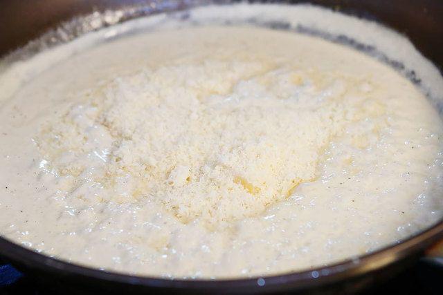 รูปภาพ:http://www.kevinandamanda.com/whatsnew/wp-content/uploads/2015/03/crispy-lemon-chicken-pasta-with-lemon-butter-cream-sauce-recipe-16.jpg
