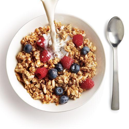 รูปภาพ:http://img1.cookinglight.timeinc.net/sites/default/files/styles/500xvariable/public/image/2011/05/1105p56-breakfast-cereal-berries-x.jpg