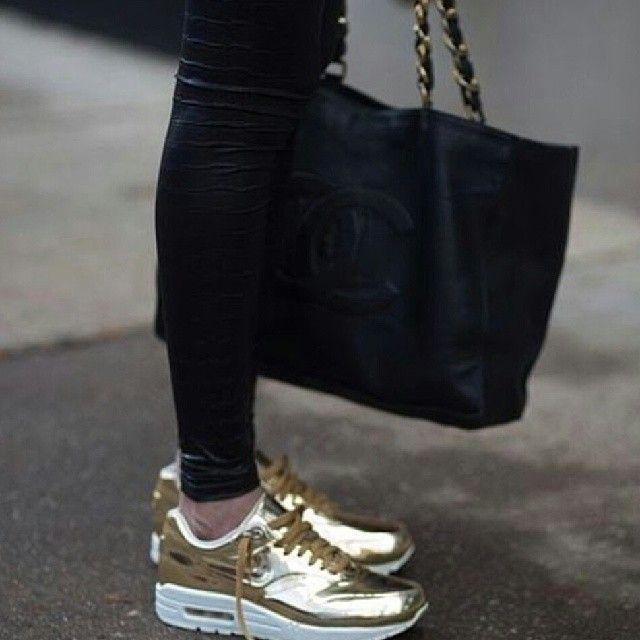 รูปภาพ:http://www.shoesheelspumps.com/pictures/Nike-gold-sneaker-Chanel-black-bag.jpg