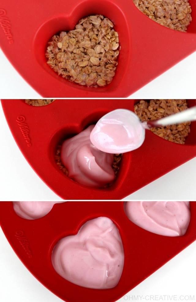 รูปภาพ:http://www.somewhatsimple.com/wp-content/uploads/2014/02/Frozen-Yogurt-Hearts-With-Granola-2.jpg