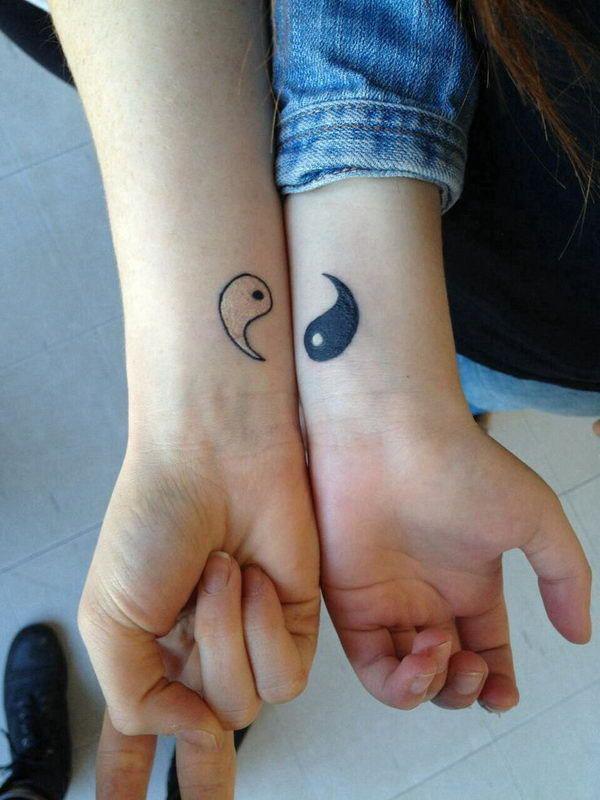 รูปภาพ:http://hative.com/wp-content/uploads/2014/03/bff-tattoos/5-ying-yang-wrist-tattoo-for-best-friends.jpg