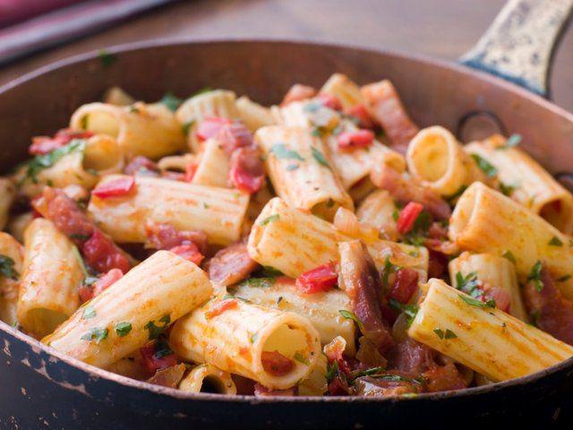 รูปภาพ:http://www.lindysez.com/wp-content/uploads/2013/04/Pan-of-Rigatoni-Pasta-with-Tomato-and-Pancetta-Sauce.jpg