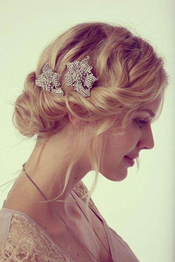 รูปภาพ:http://www.cuded.com/wp-content/uploads/2014/03/Great-ideas-for-wedding-hairstyles-for-medium-hair.jpg
